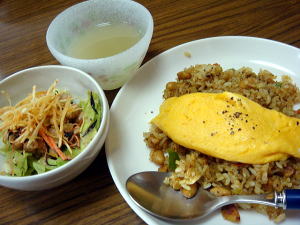 サラダは味噌とマヨのやつ。